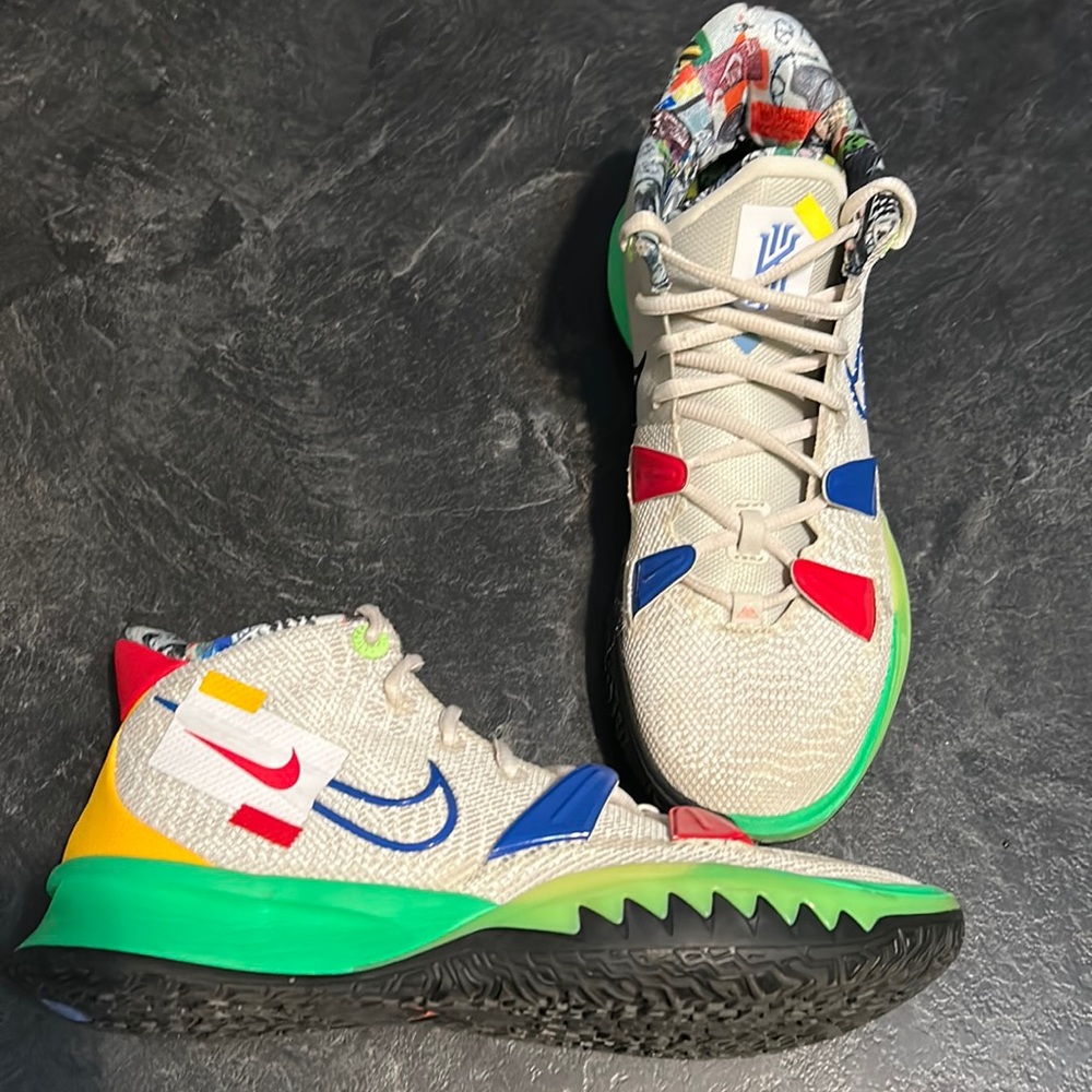 Nike Kyrie Irving Visions Basketball Sneakers